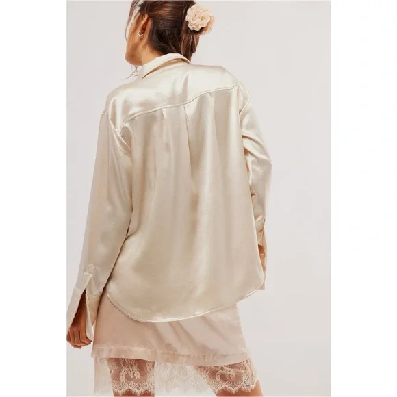 FREE PEOPLE
Shooting For The Moon Buttondown Shirt in Tea - Picture 2 of 11